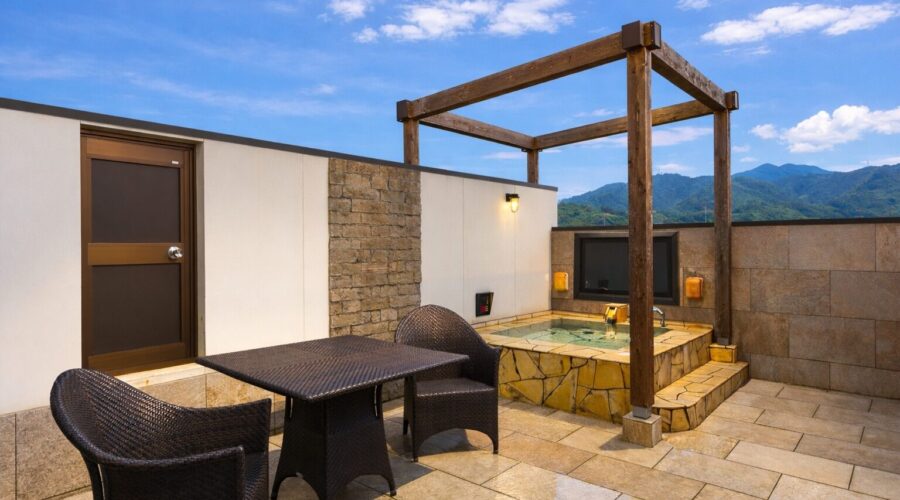 F9876E97-0A14-4FD2-BC3B-97B1A008FF3C